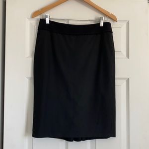 Fitted pencil skirt with lovely back detail. It shows off your assets well. Sz 2